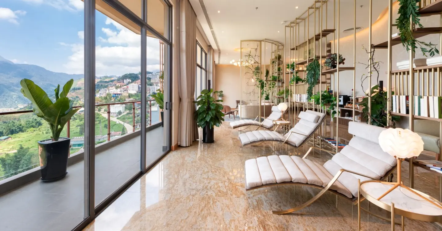 EXECUTIVE LOUNGE