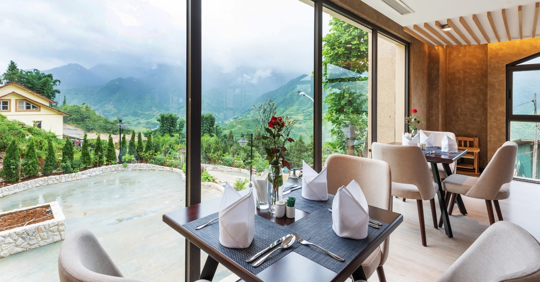 Tả Phìn Restaurant at KK Sapa Hotel - 3